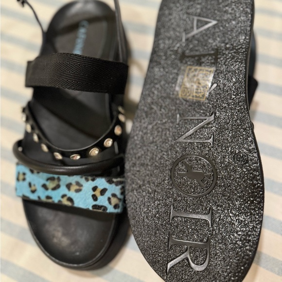 Italian platform sandals size 38 (7.5 US) never been worn before. - Picture 4 of 5